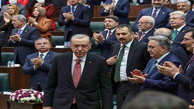 الرئيس التركي رجب طيب أردوغان بين نواب حزبه "العدالة والتنمية" في أنقرة